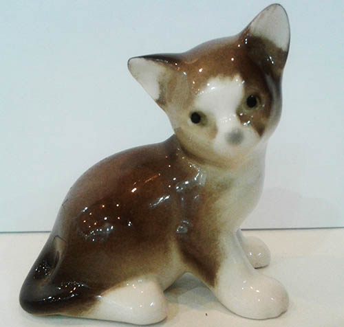 Скульптура "Котенок Парамоша коричневый"